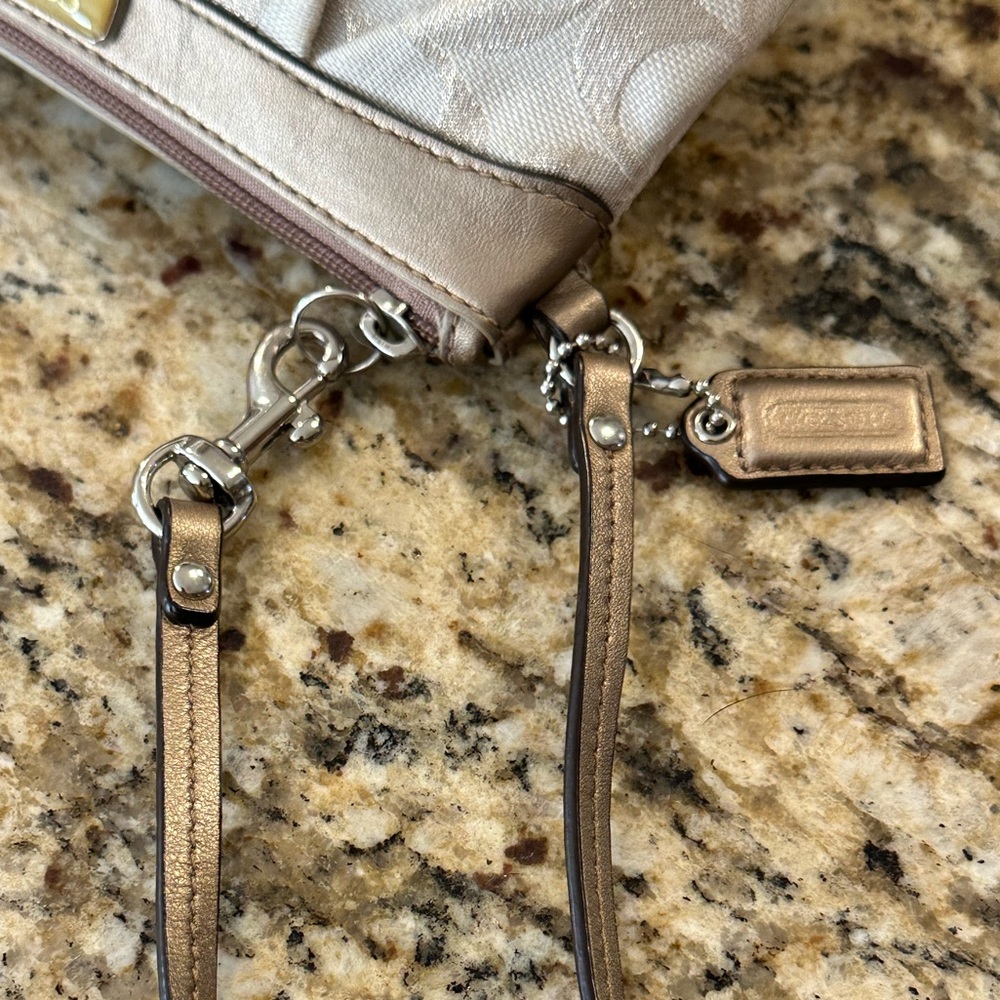 Coach Signature Pleated Wristlet in khaki and gold. EUC - Picture 7 of 12